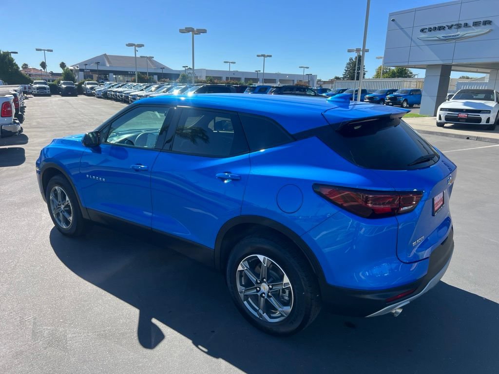 Used 2025 Chevrolet Blazer LT FWD image 23