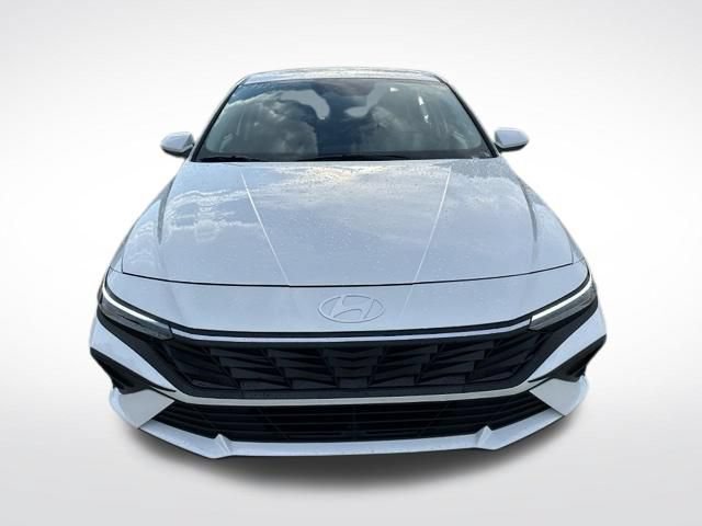 Used 2026 Hyundai Elantra SE FWD image 10