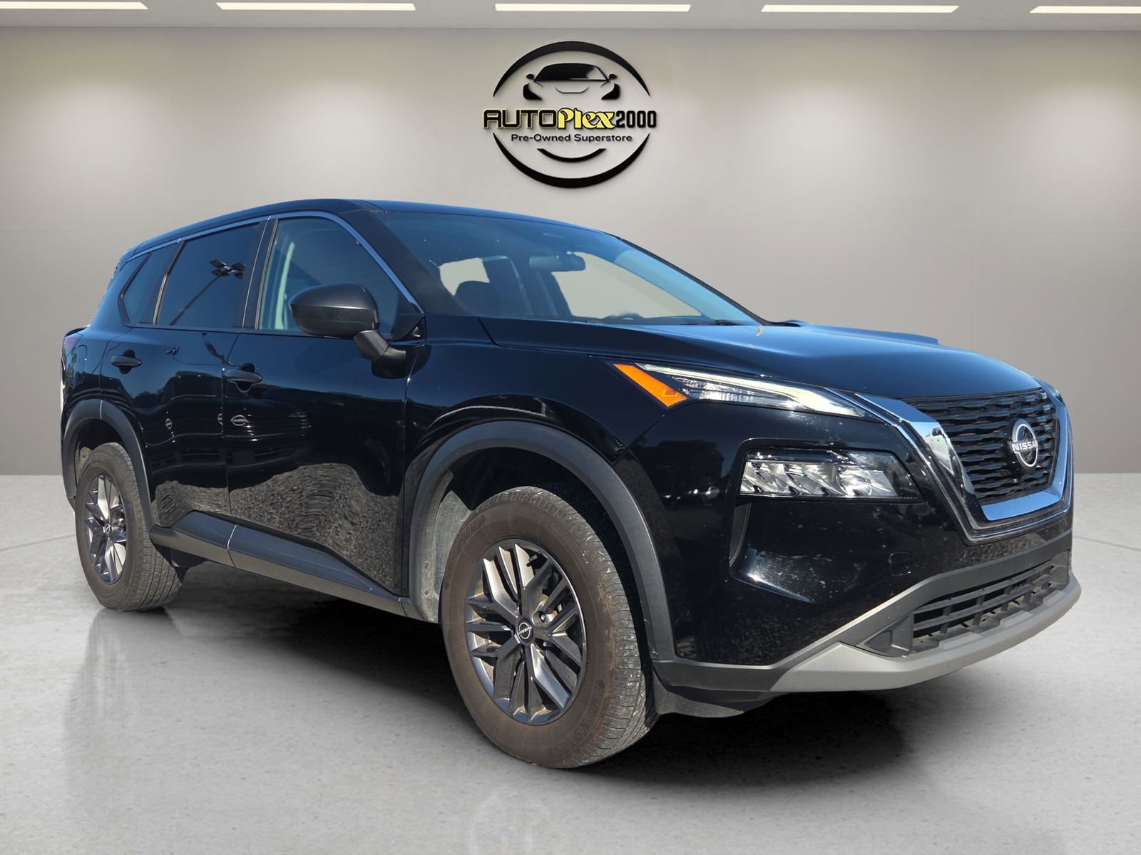 Used 2023 Nissan Rogue S FWD image 1