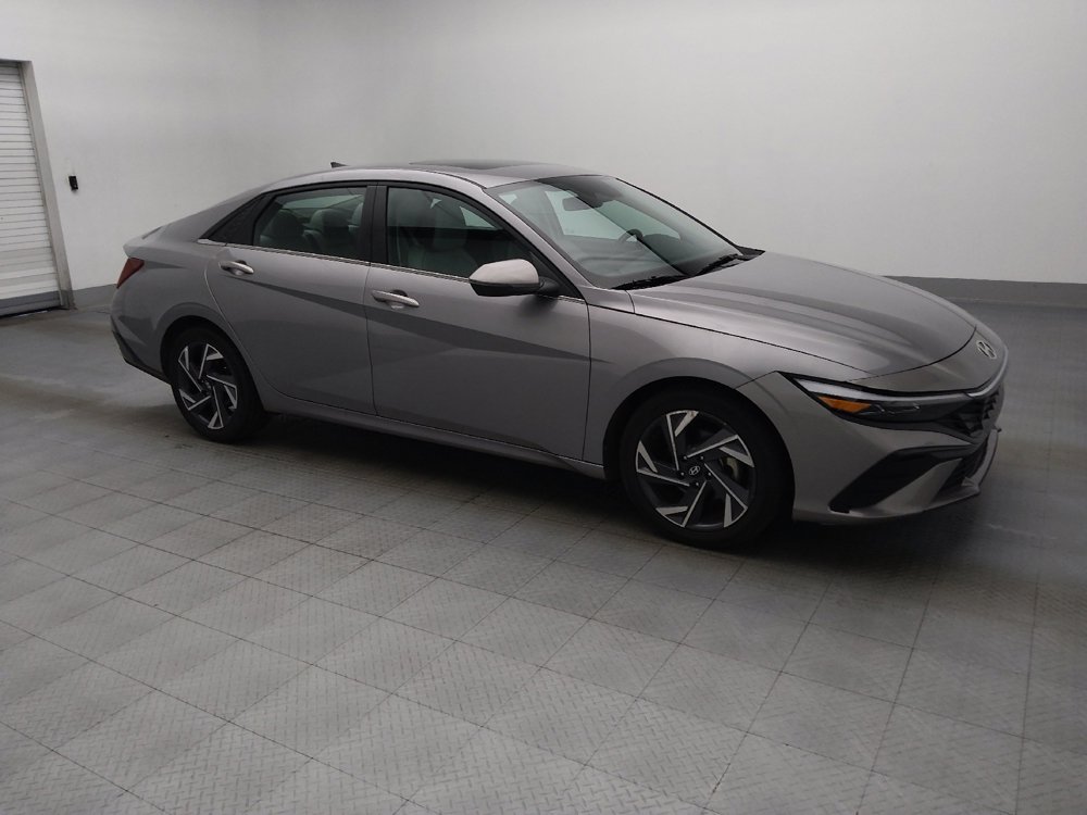 Used 2025 Hyundai Elantra Limited FWD image 11