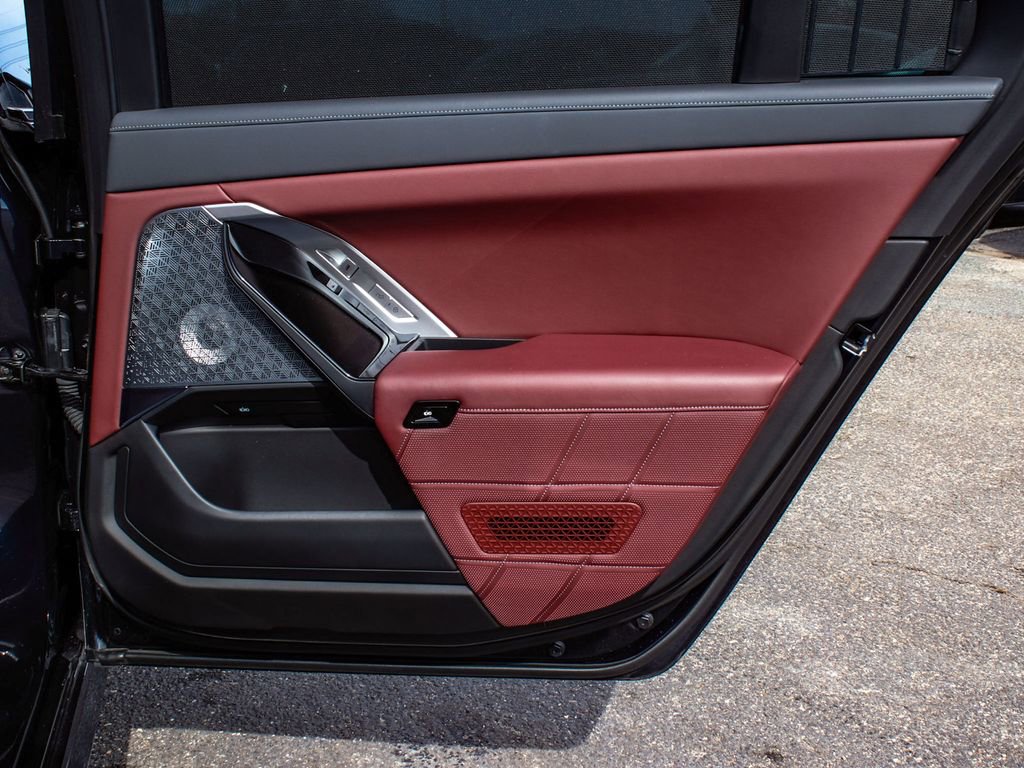 Used 2024 BMW i7 xDrive60 image 15