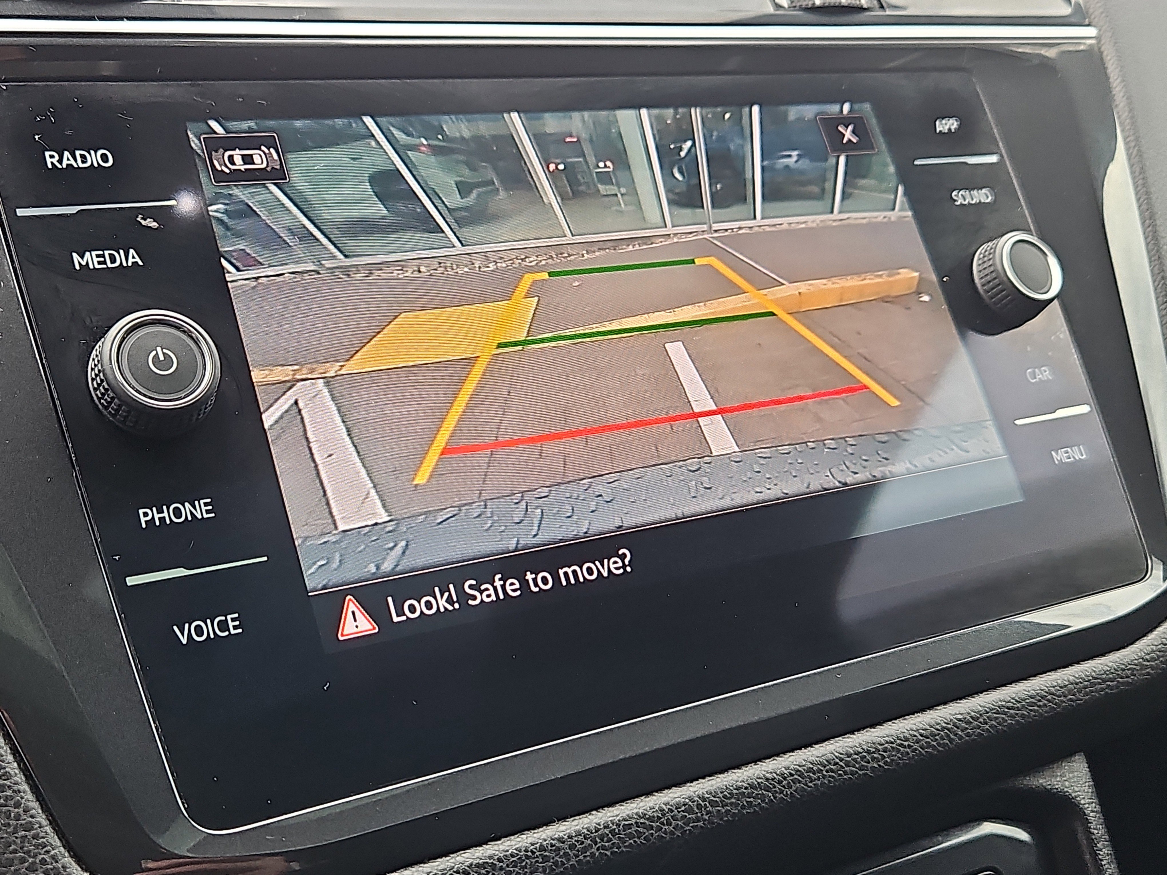 Certified 2022 Volkswagen Tiguan SE w/ Panoramic Sunroof Package image 10