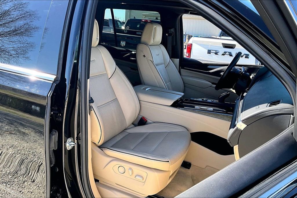 Used 2024 Cadillac Escalade Premium Luxury image 7