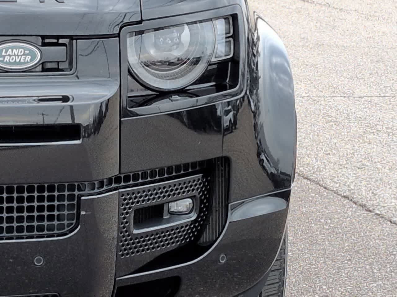 Certified 2024 Land Rover Defender 130 X-Dynamic SE image 10