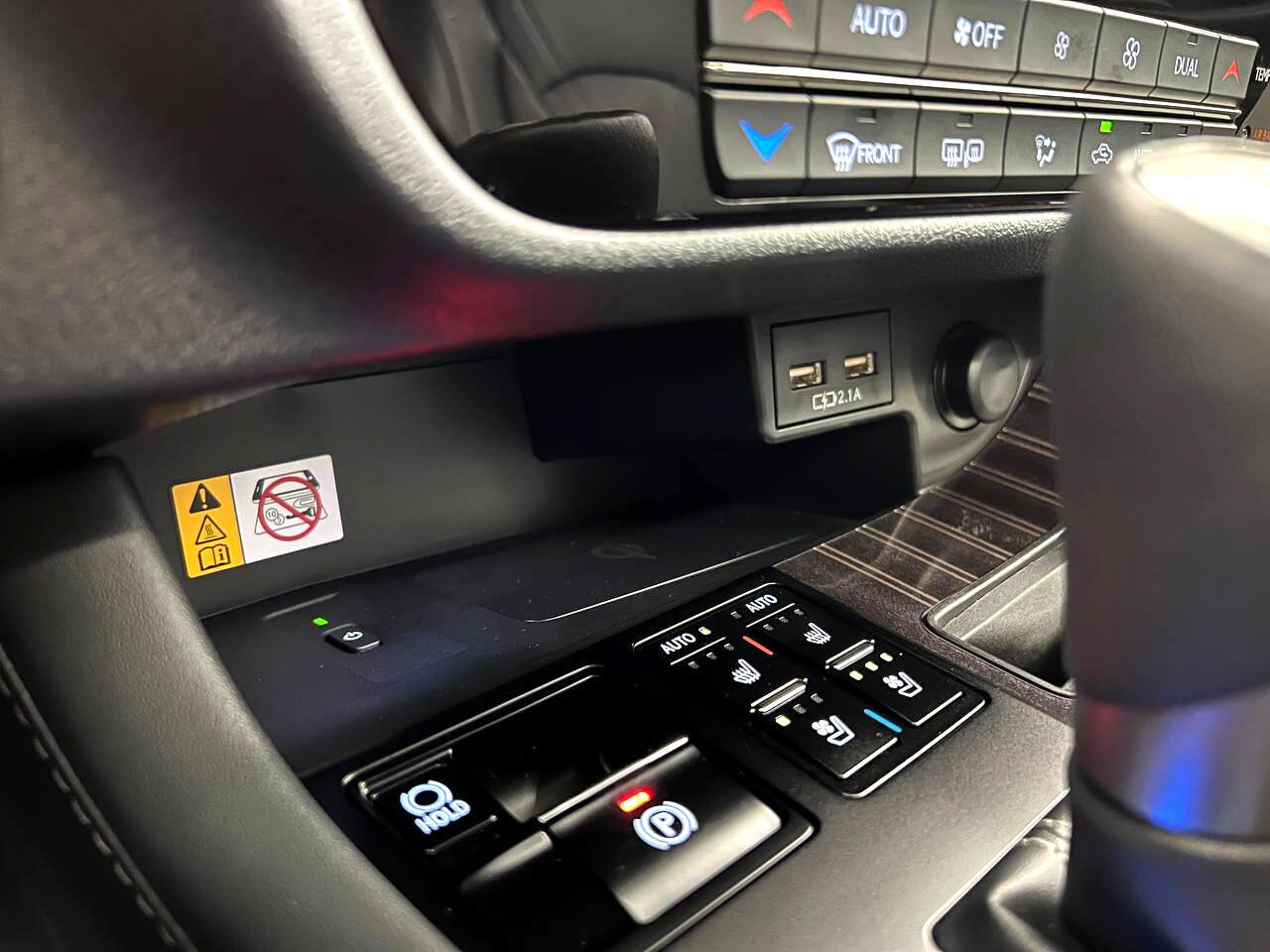 Used 2022 Lexus RX 450h AWD w/ Luxury Package image 21