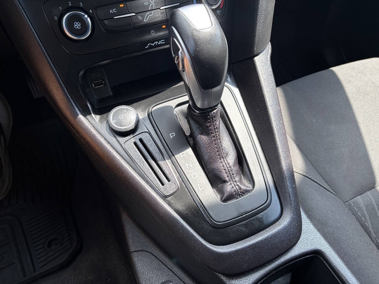 Used 2015 Ford Focus SE w/ Interior Protection Package FWD image 17
