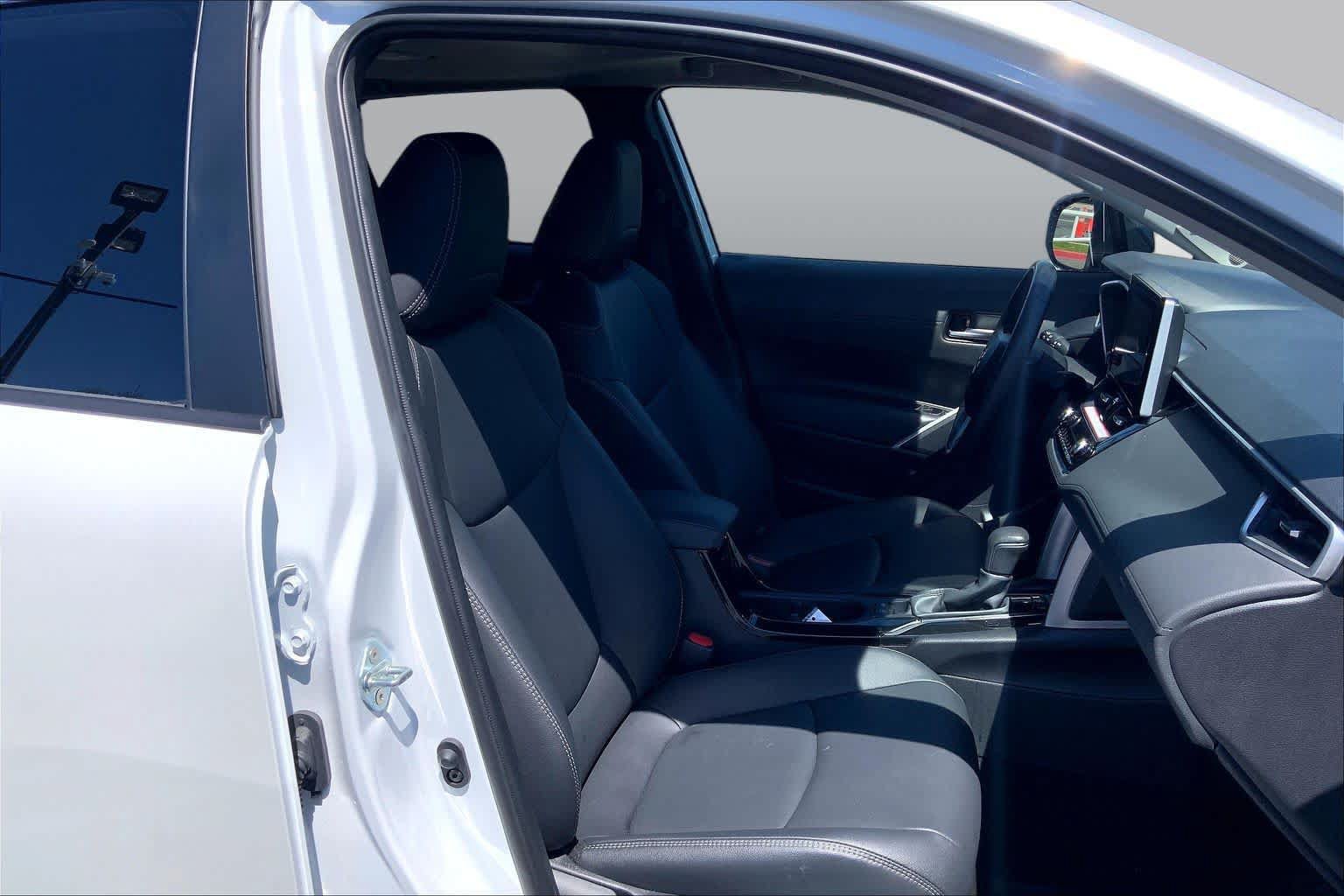 Certified 2025 Toyota Corolla Cross XLE w/ Convenience Package FWD image 8