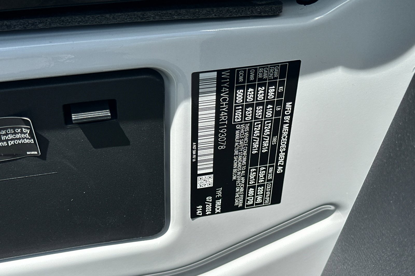 New 2024 Mercedes-Benz eSprinter 170 Cargo image 28
