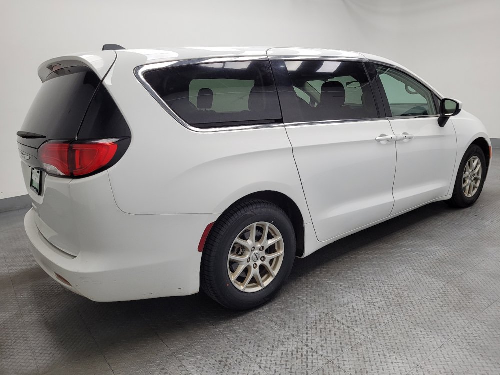 Used 2022 Chrysler Voyager LX FWD image 10