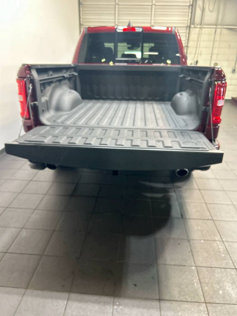 Used 2025 RAM 1500 Big Horn AWD/4WD image 11