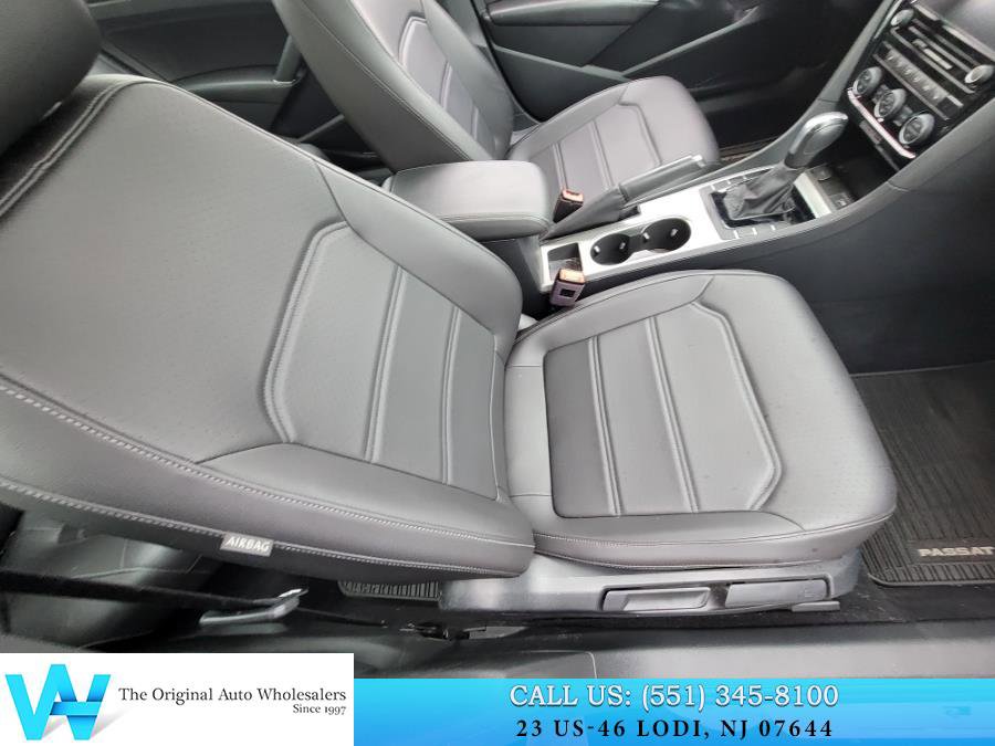 Used 2021 Volkswagen Passat 2.0T R-Line image 14