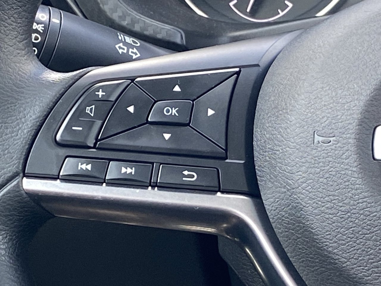 Certified 2023 Nissan Sentra SV FWD image 25