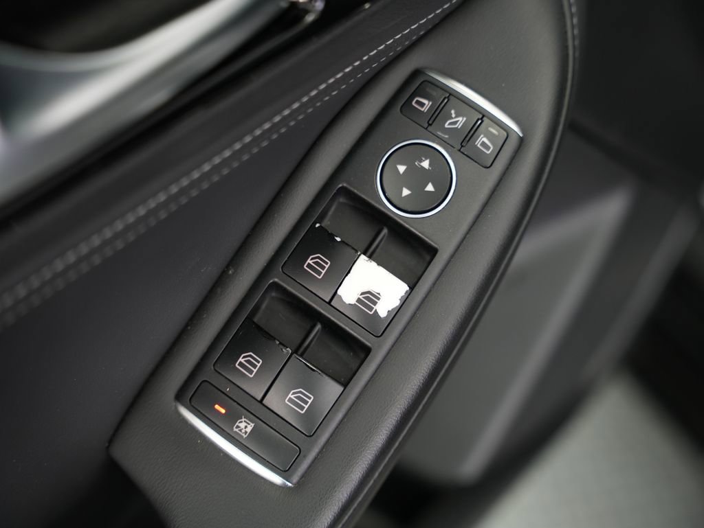 Used 2019 INFINITI QX30 w/ Navigation Package image 40