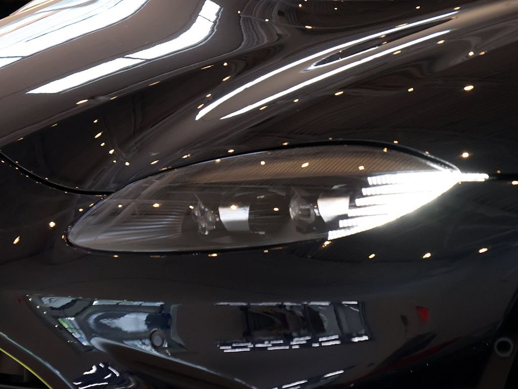 Used 2023 Aston Martin V12 Vantage RWD image 17