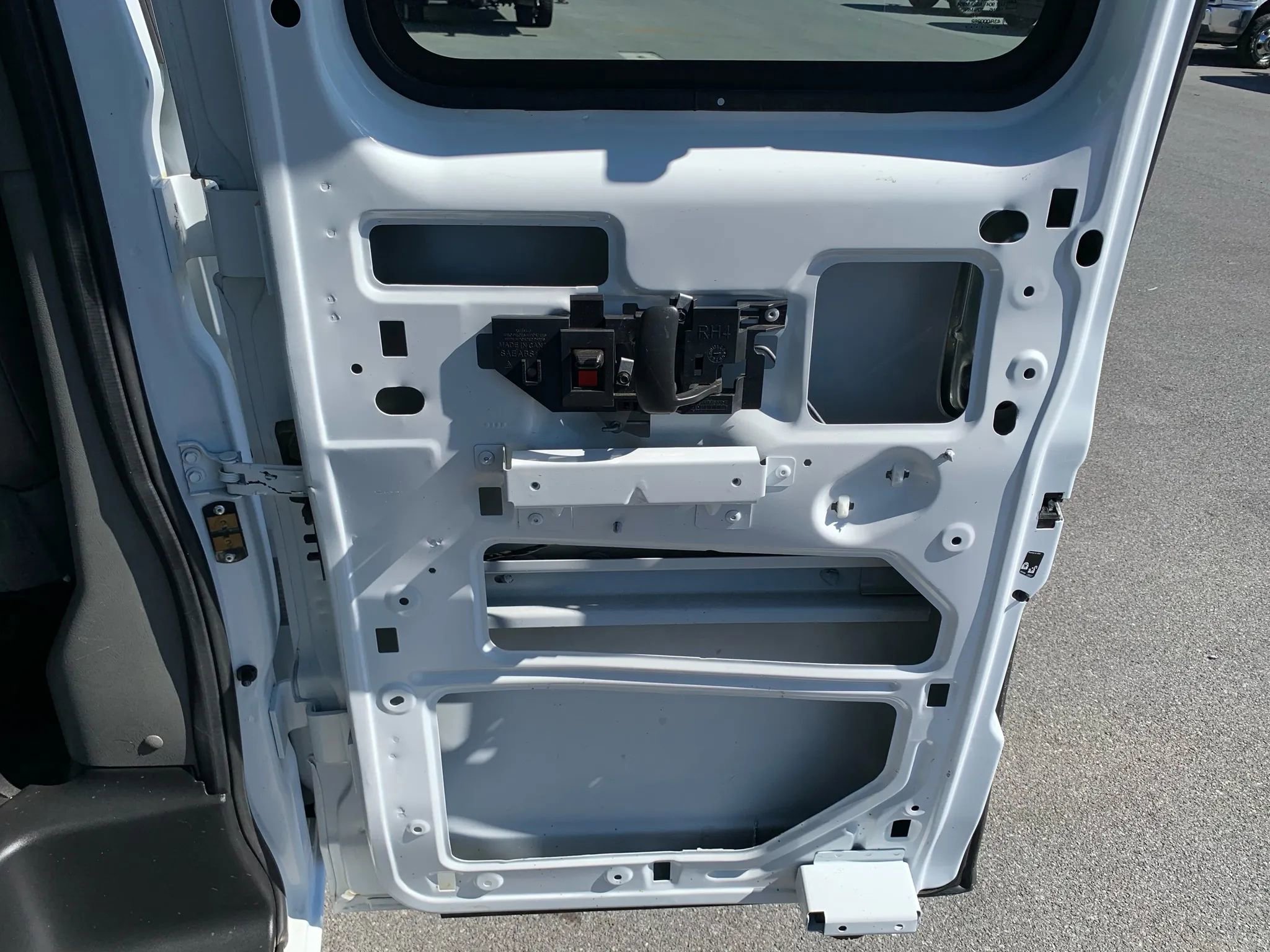 Used 2017 Chevrolet Express 2500 image 25