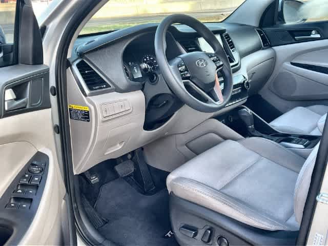 Used 2017 Hyundai Tucson SE w/ SE Popular Package 02 FWD image 3