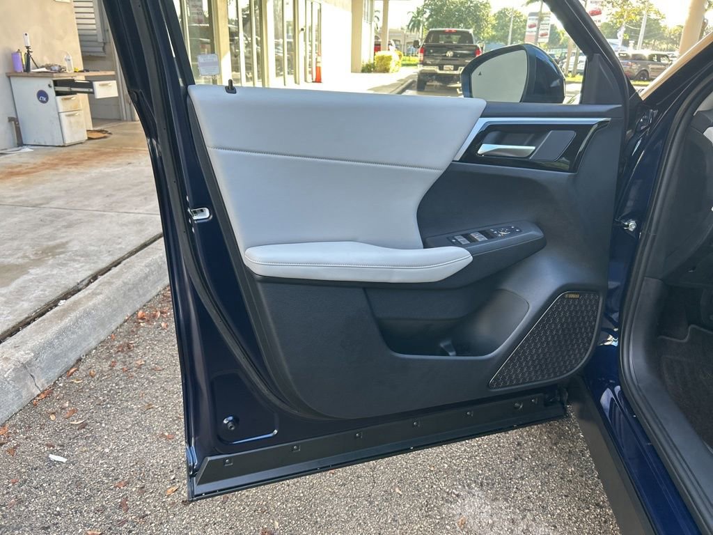 New 2025 Mitsubishi Outlander SE image 35