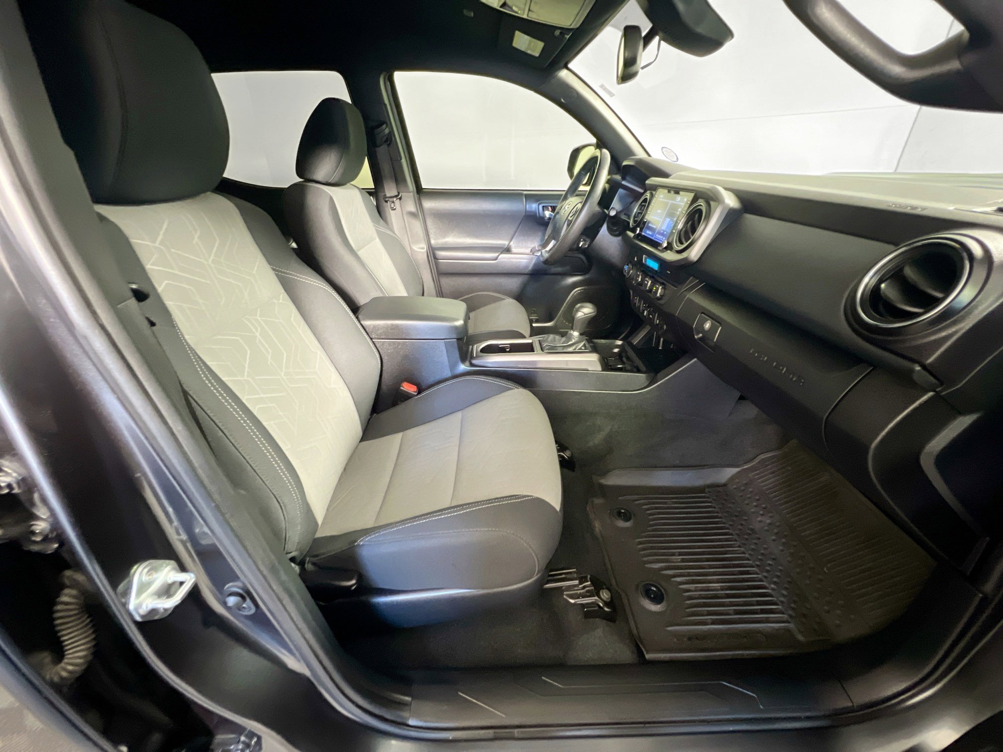 Used 2023 Toyota Tacoma TRD Sport w/ Advanced Technology Package image 30