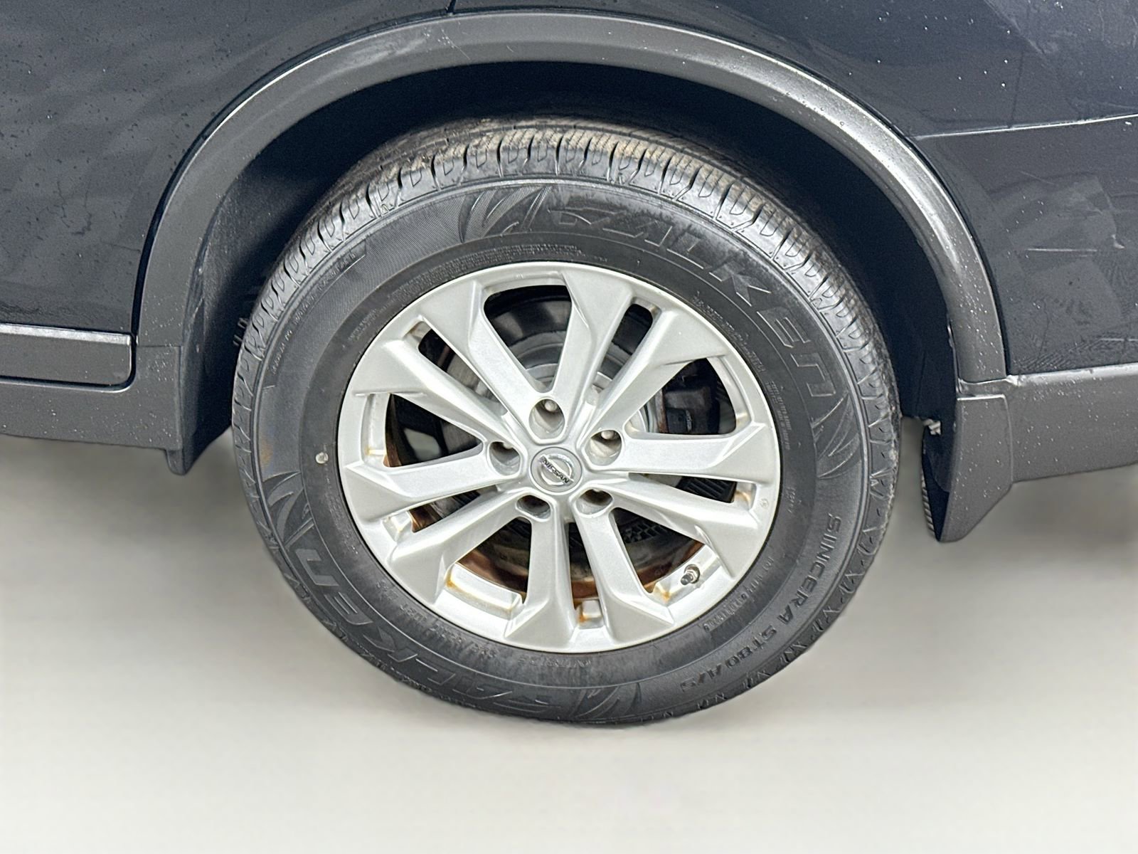 Used 2016 Nissan Rogue SV image 9