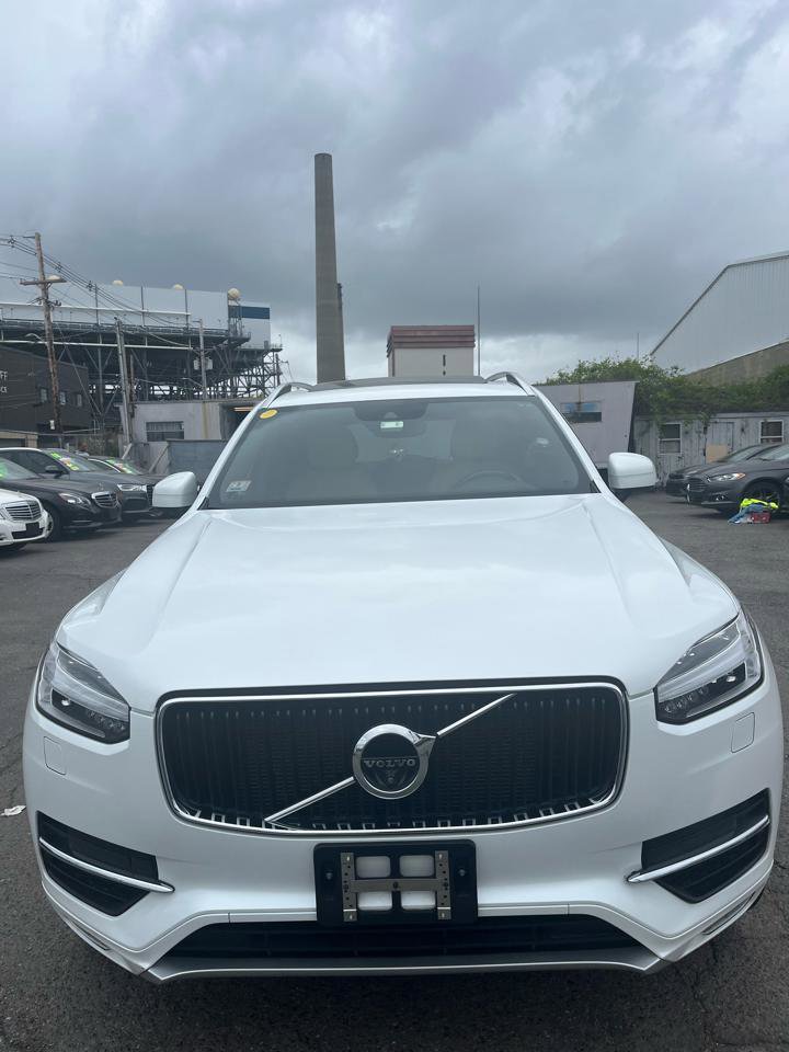 Used 2018 Volvo XC90 T6 Momentum w/ Convenience Package AWD/4WD image 4