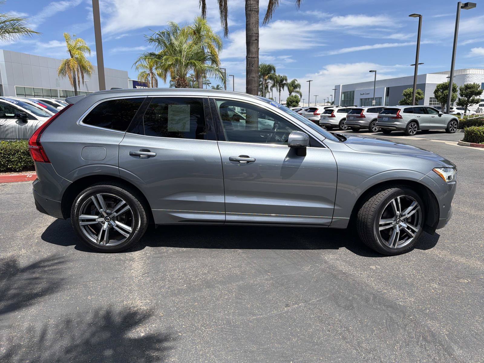 Used 2018 Volvo XC60 T5 Momentum w/ Convenience Package AWD/4WD image 4