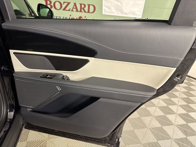 New 2025 Lincoln Nautilus Premier image 24