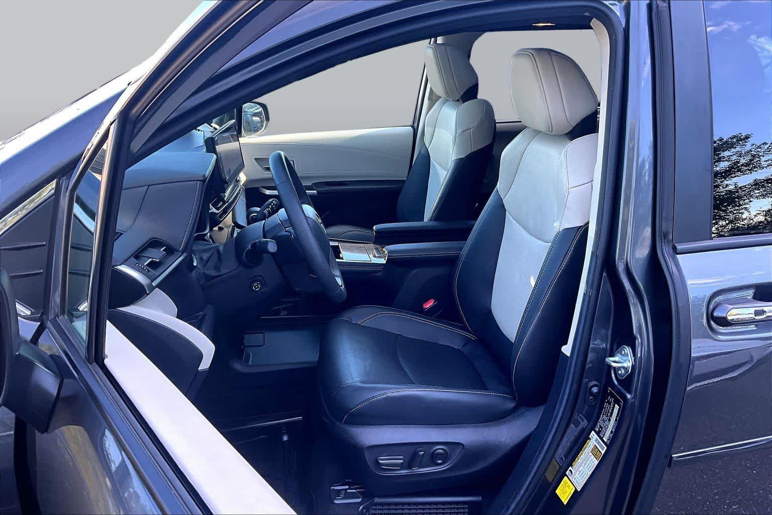 Certified 2025 Toyota Sienna Limited AWD/4WD image 9