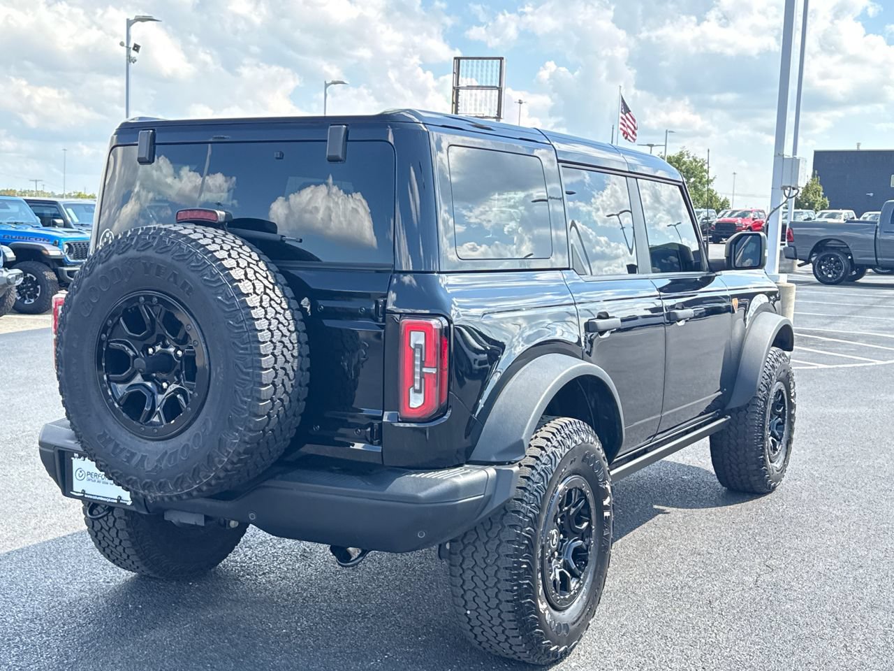 Used 2025 Ford Bronco Badlands AWD/4WD image 3