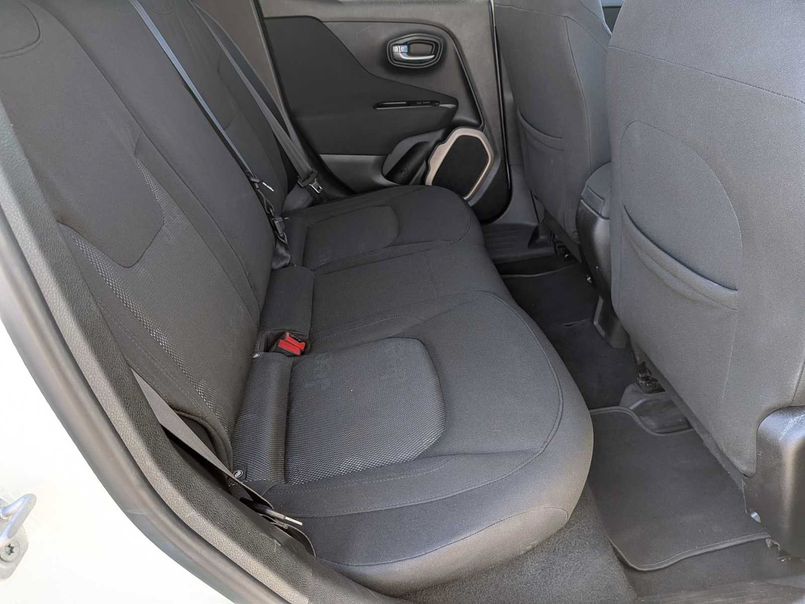 Used 2017 Jeep Renegade Latitude FWD image 18