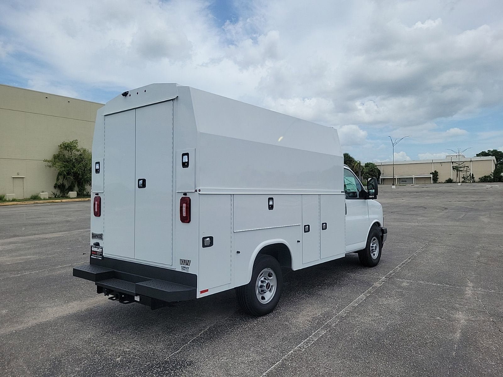 New 2025 GMC Savana 3500 w/ Power Convenience Package RWD image 5