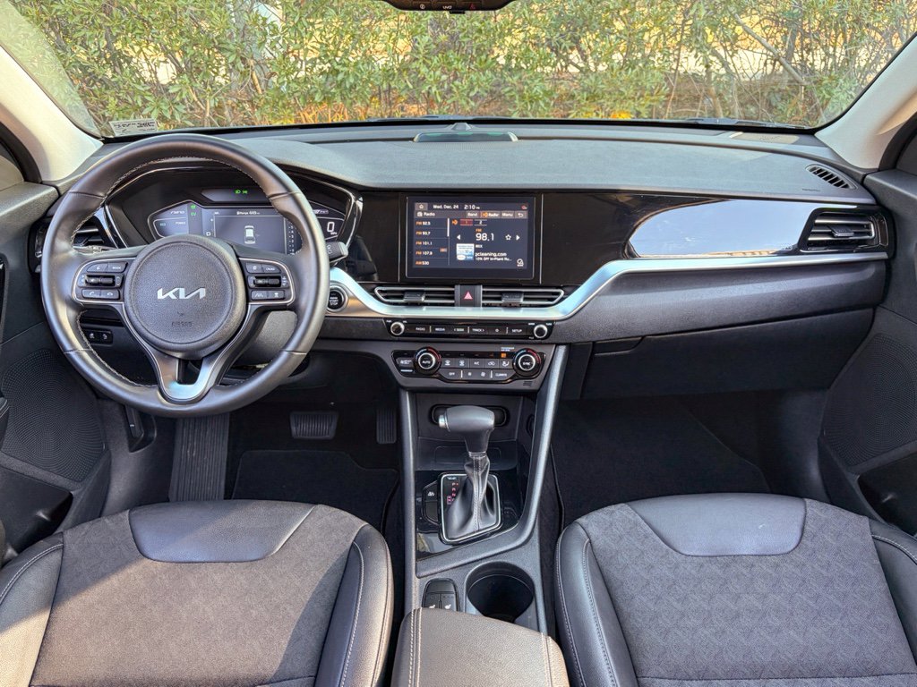 Used 2022 Kia Niro EX image 16