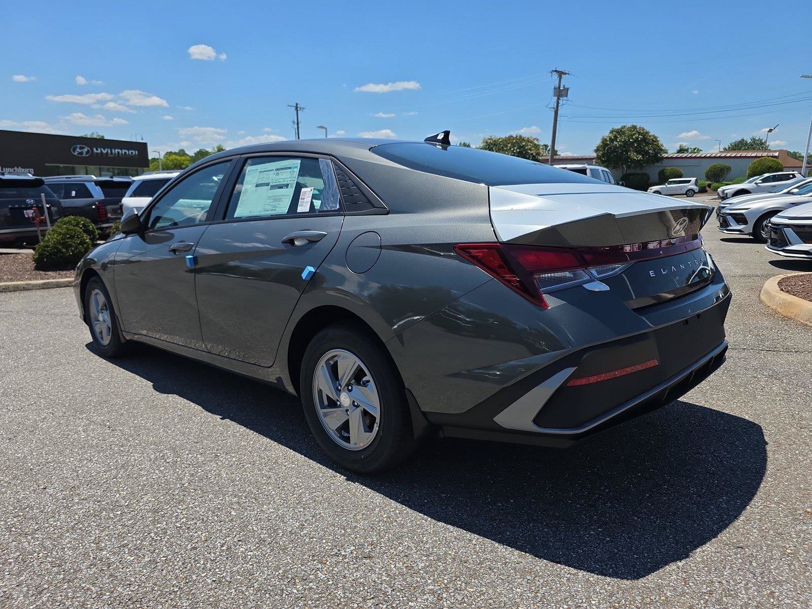 New 2026 Hyundai Elantra SE FWD image 8