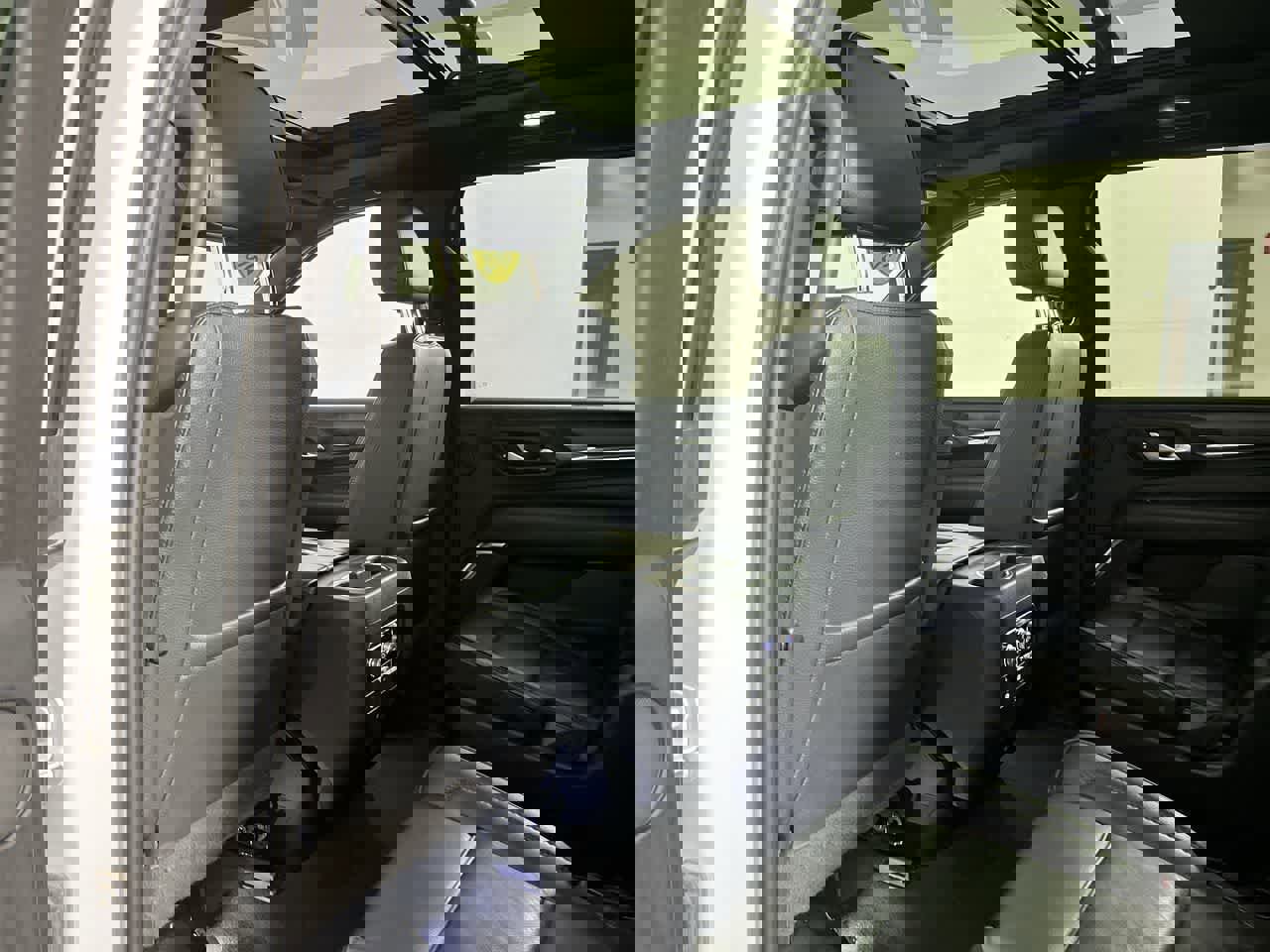 Used 2023 GMC Yukon XL Denali image 26