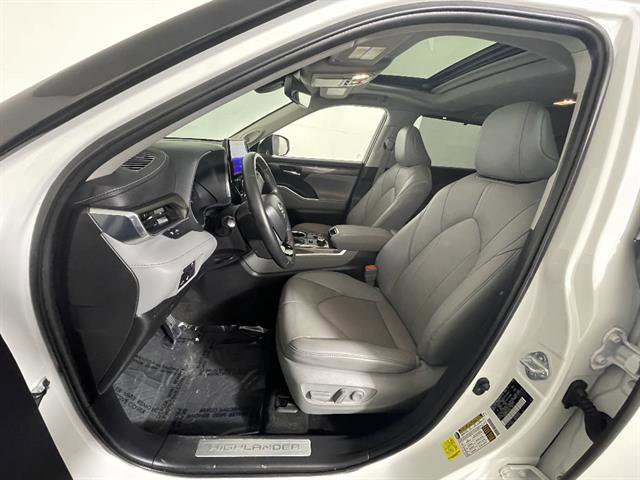 Used 2023 Toyota Highlander Limited image 9