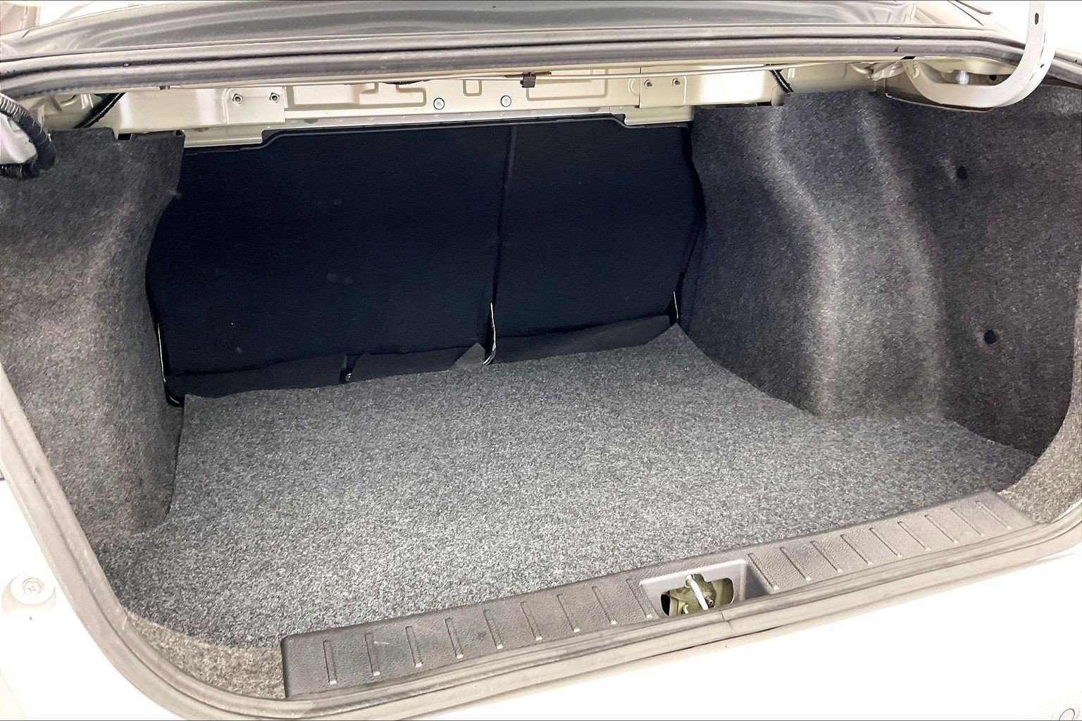 Used 2021 Nissan Versa SV FWD image 27