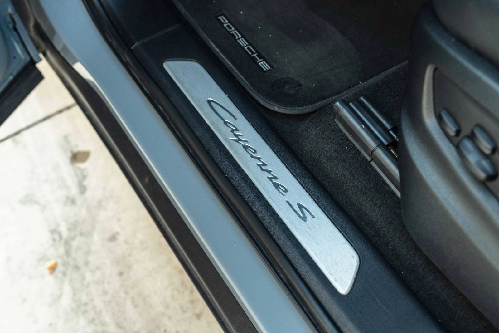Used 2024 Porsche Cayenne S AWD/4WD image 33
