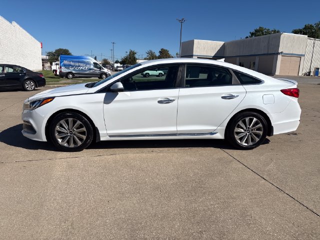 Used 2016 Hyundai Sonata Sport w/ Option Group 02 FWD image 2