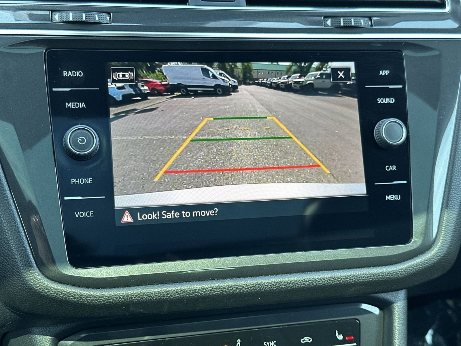 Used 2023 Volkswagen Tiguan SE w/ Panoramic Sunroof Package FWD image 20