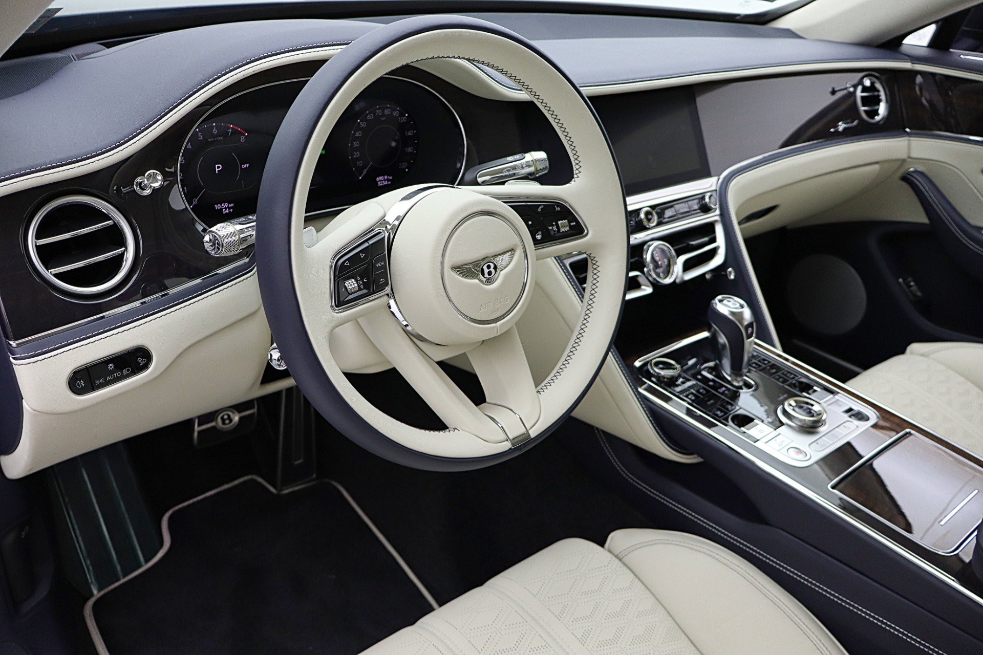 Used 2025 Bentley Flying Spur Plug-In Hybrid image 24