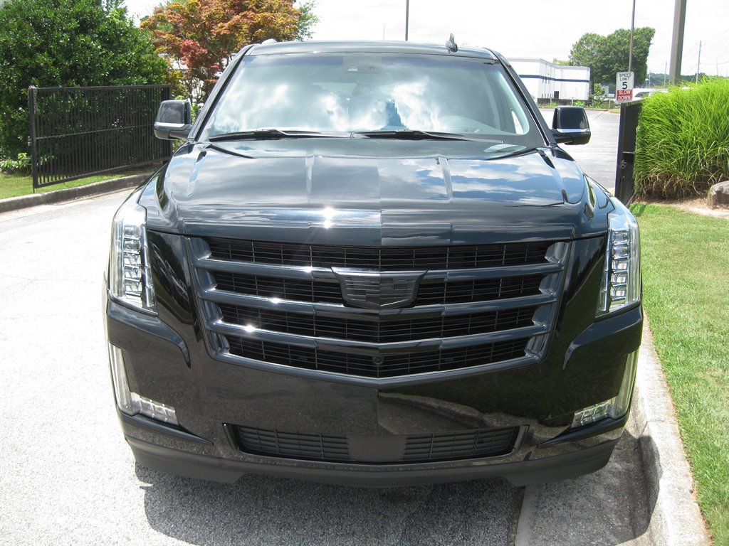Used 2019 Cadillac Escalade Premium Luxury w/ Escalade Sport Edition image 2