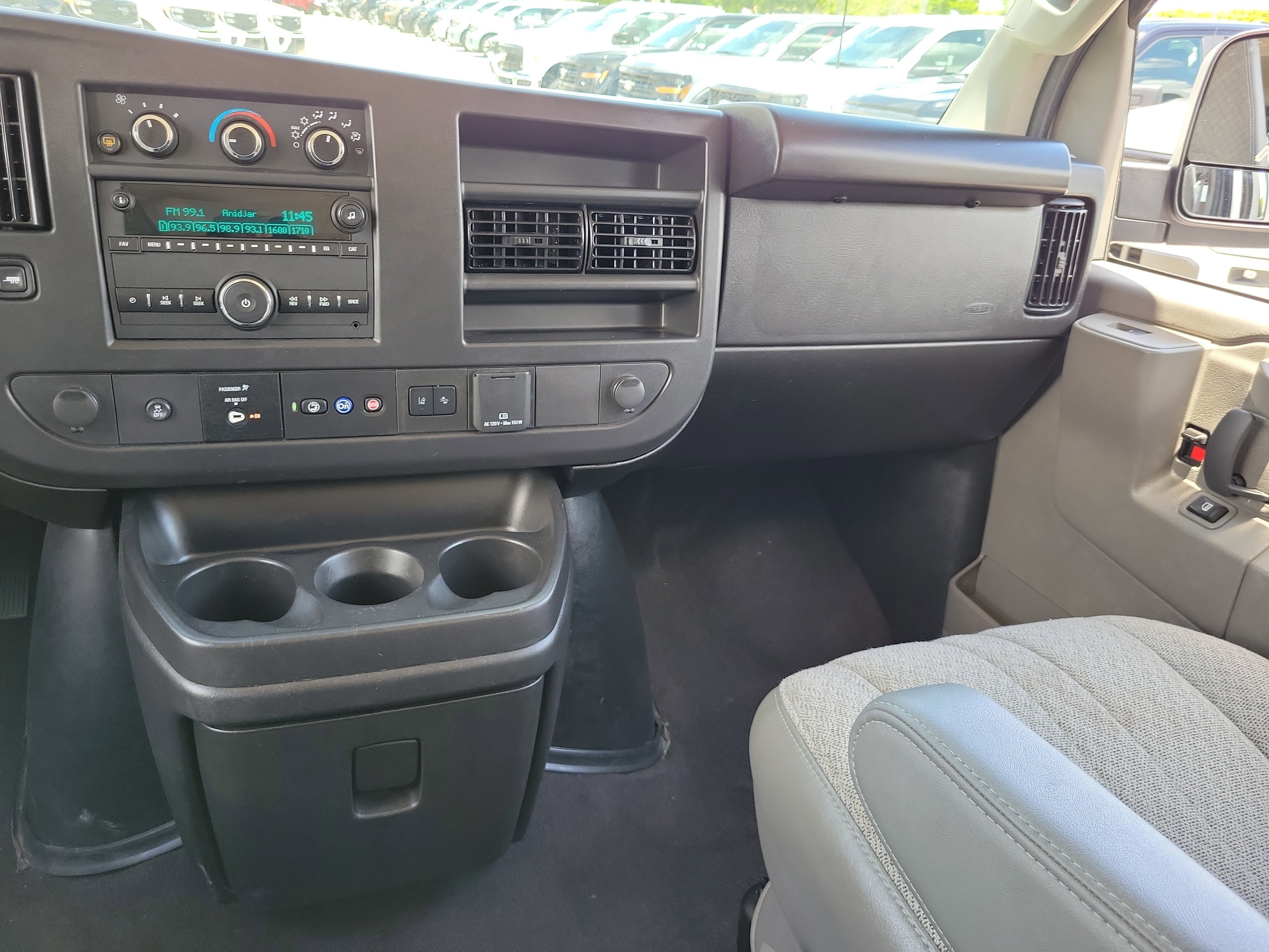 Used 2025 Chevrolet Express 3500 LT w/ LT Preferred Equipment Group RWD image 21