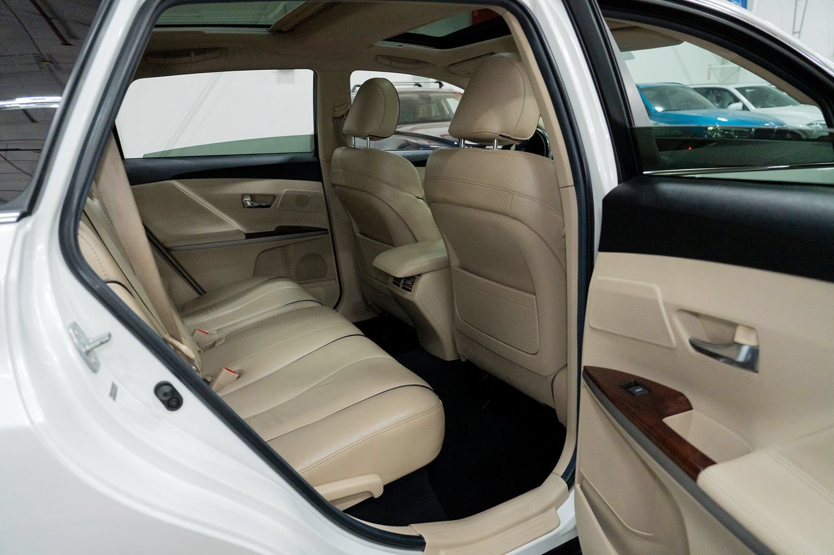 Used 2011 Toyota Venza AWD w/ Premium Pkg #2 image 26