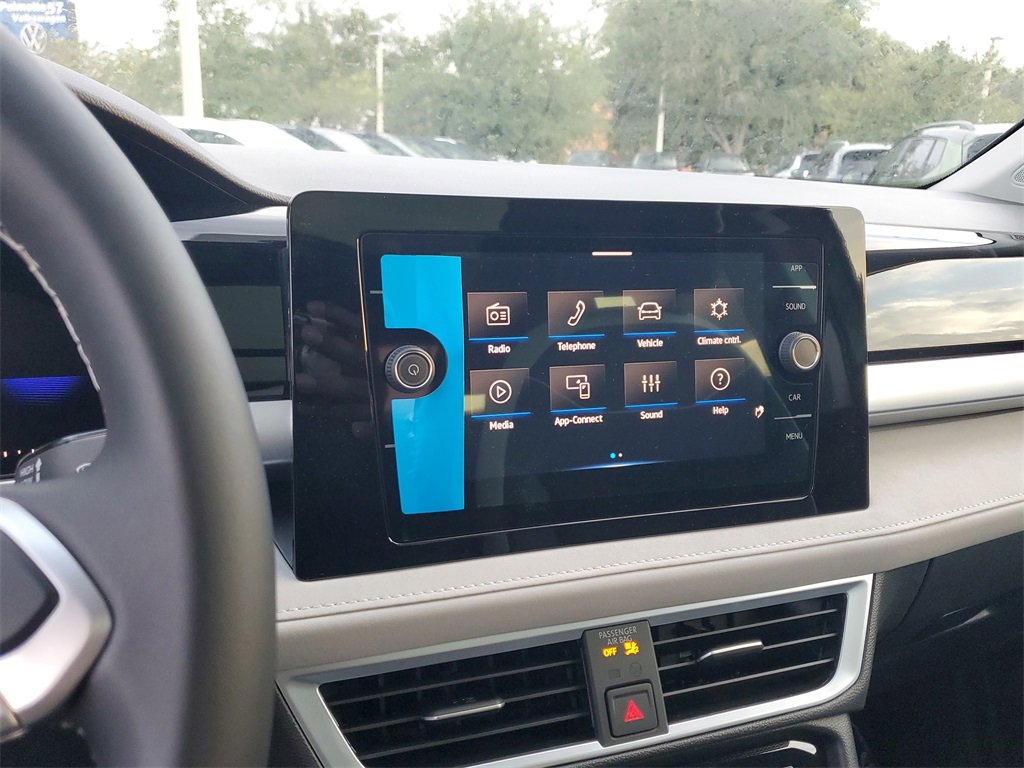 New 2025 Volkswagen Taos SE image 9