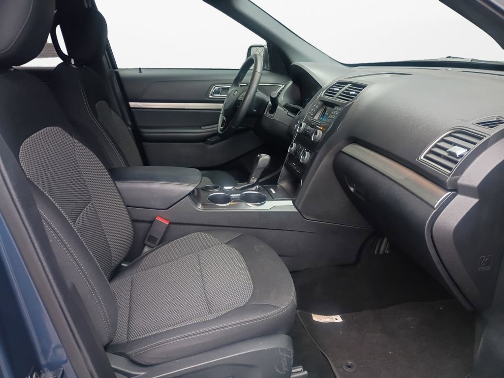 Used 2019 Ford Explorer XLT image 24