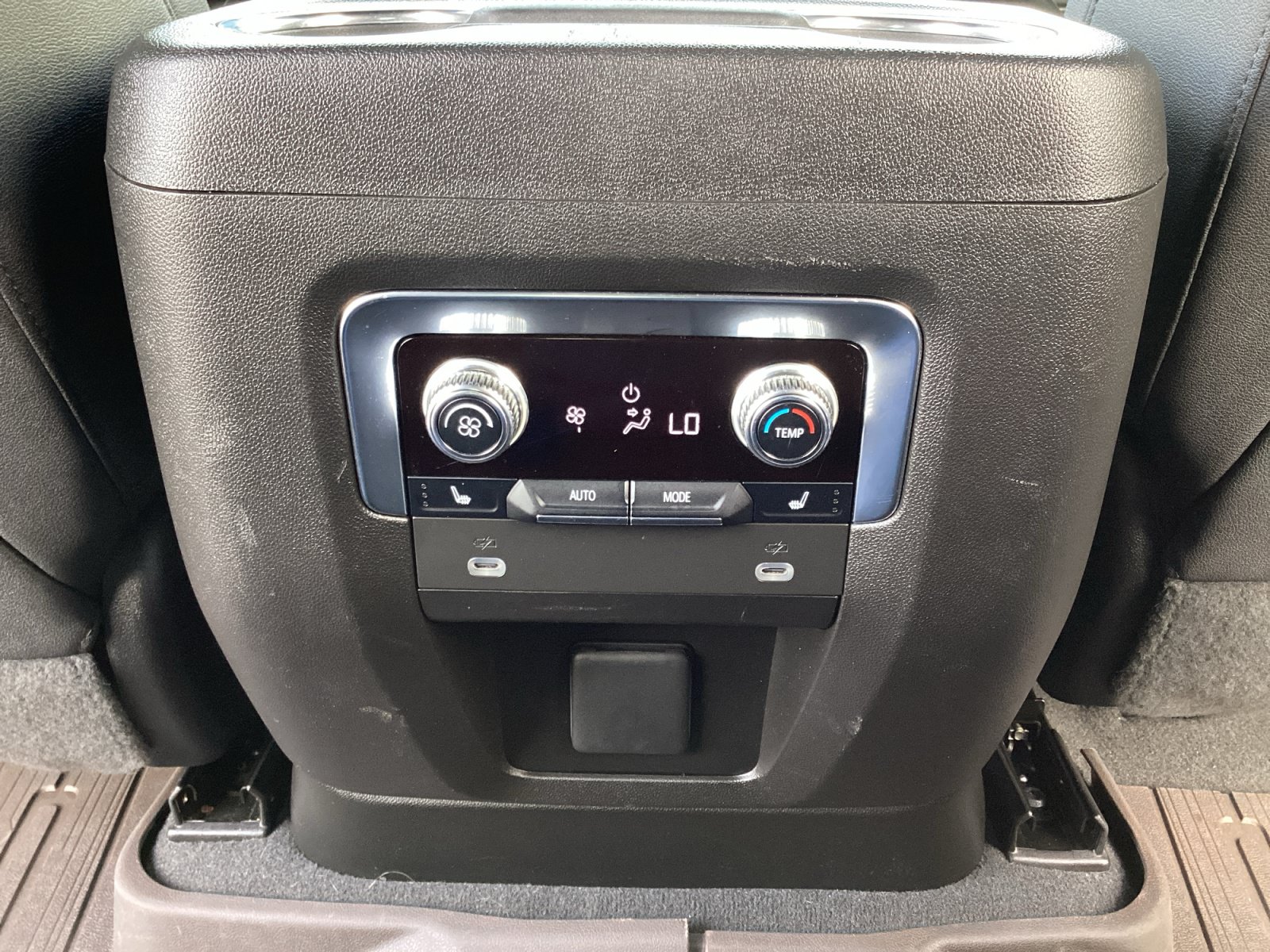 Used 2023 GMC Yukon AT4 w/ AT4 Premium Plus Package AWD/4WD image 32