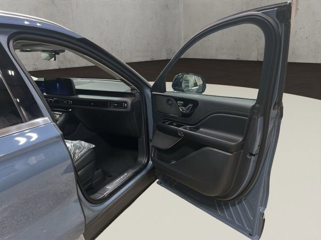 New 2026 Lincoln Aviator Reserve image 17