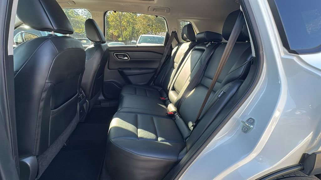 Used 2021 Nissan Rogue SV w/ Premium Package image 13