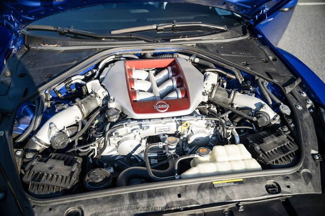 Used 2024 Nissan GT-R AWD/4WD image 17