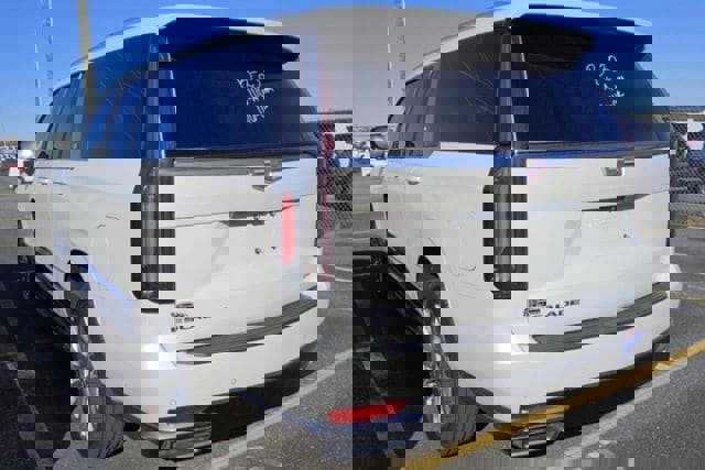 Used 2023 Cadillac Escalade ESV Premium Luxury image 4