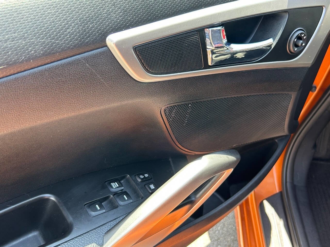 Used 2016 Hyundai Veloster image 10